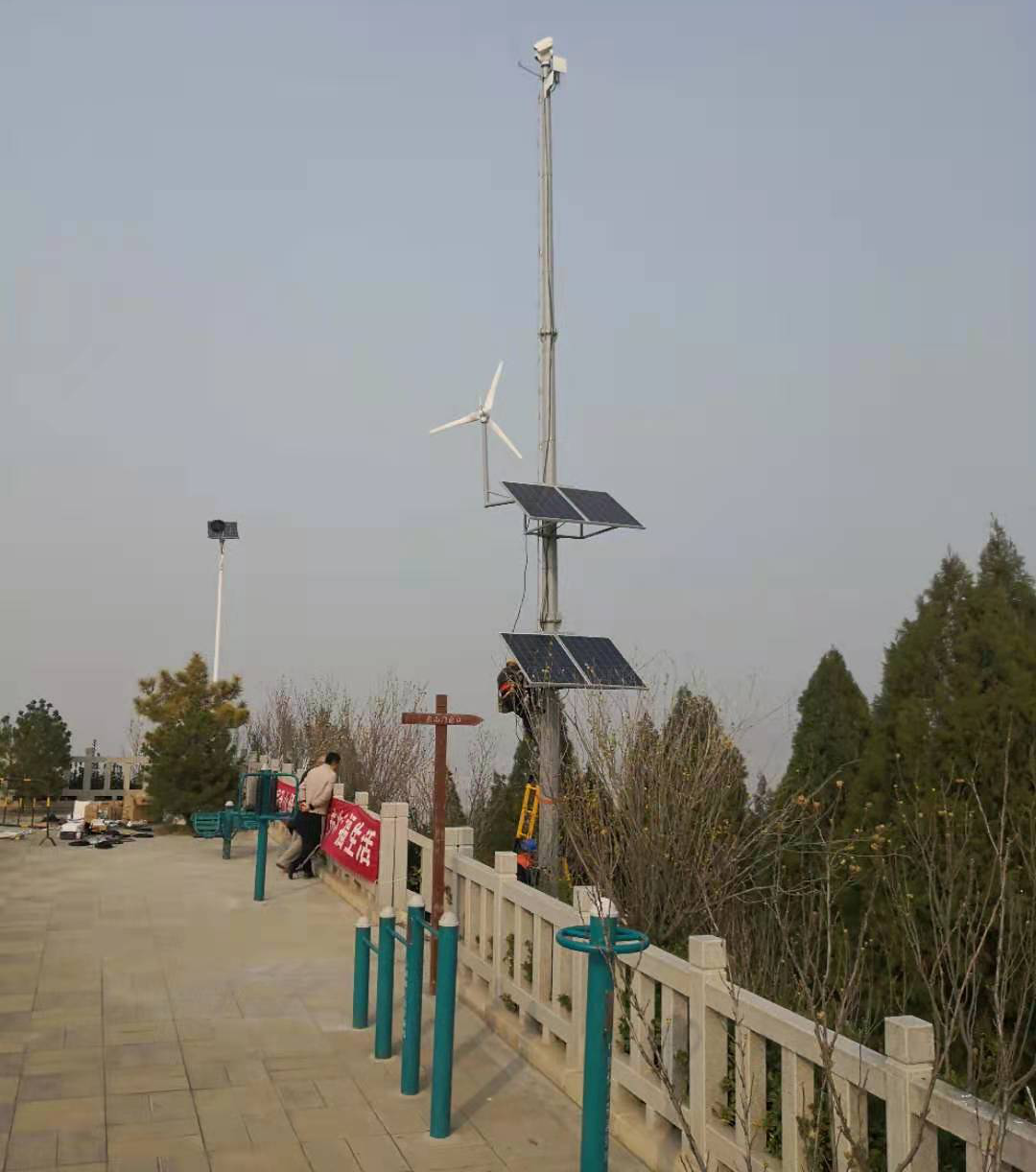 山體公園森林防火熱成像儀監(jiān)控風(fēng)光互補供電系統(tǒng)