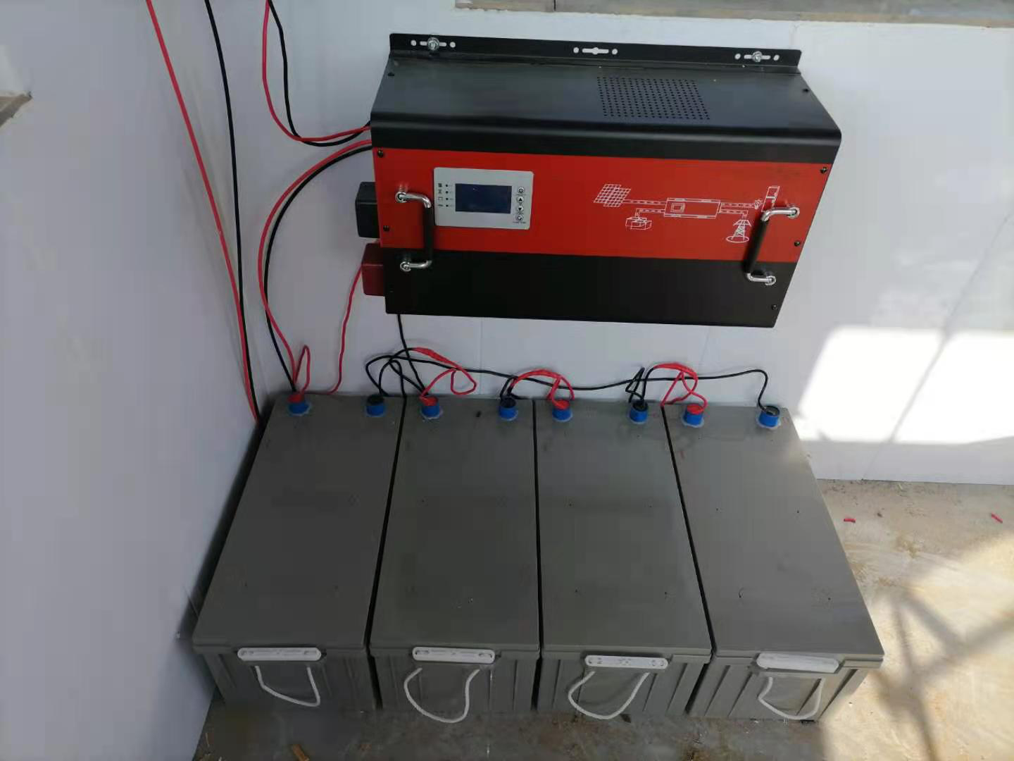 山頂無電地區(qū)的太陽能離網光伏發(fā)電系統
